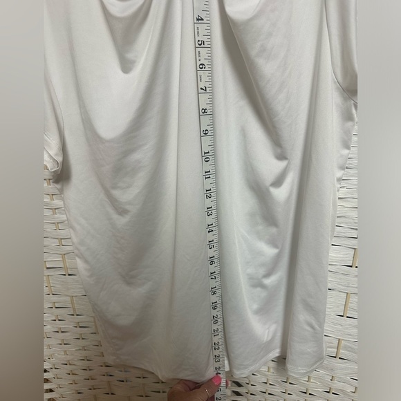 Torrid Active Wear white top short sleeves size 1 good condition‎ - Picture 2 of 5